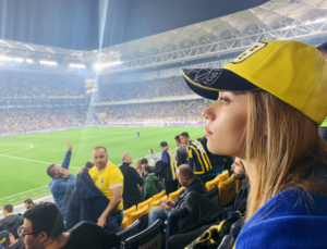 Afra Saraçoğlu’ndan Fenerbahçe’ye destek