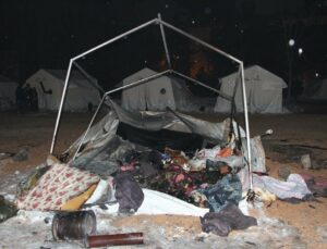 Kahramanmaraş’ta korkutan yangın: Elektrikli soba 8 çadırı küle çevirdi